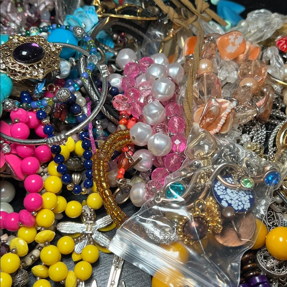 Gallon Bag Lot of Craft Jewelry Some Wearable - Picture 9 of 17